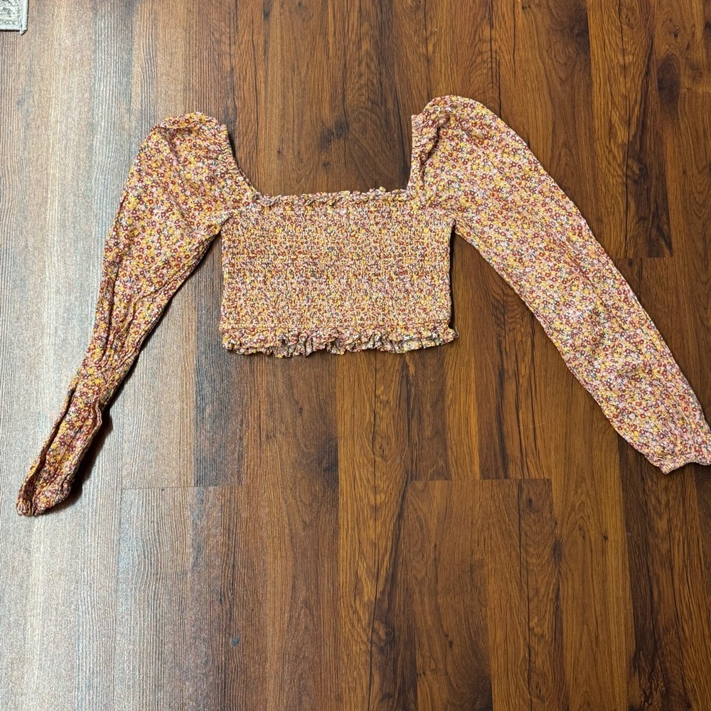 MINKPINK Morewell Floral Puff Sleeve Smocked Top Medium - Picture 4 of 9